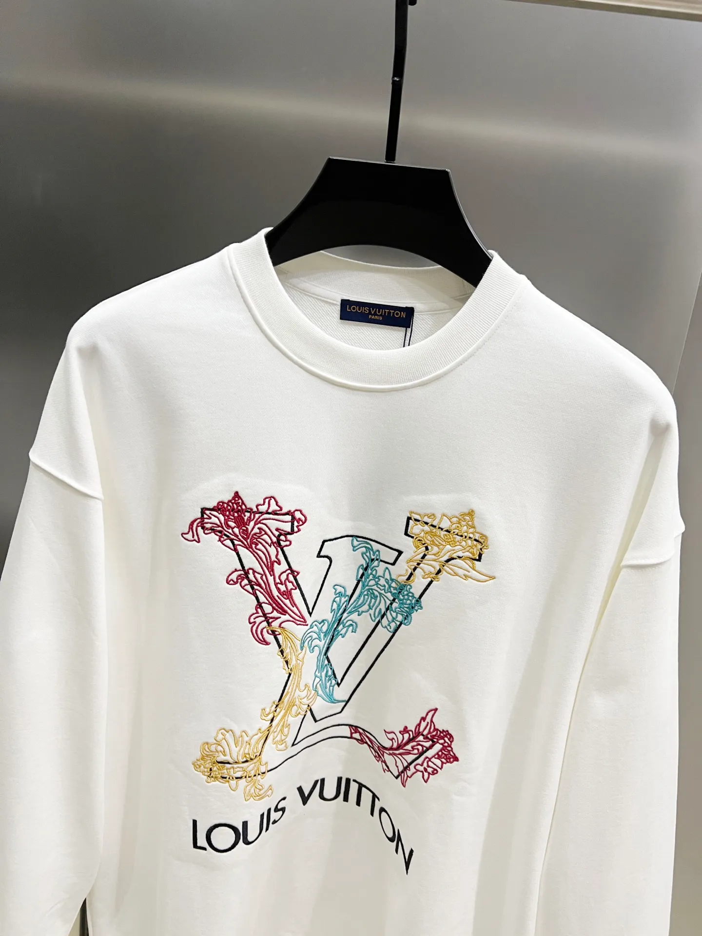 🅿️290 1v Louis* 2025 autumn and winter new style, customized 430g double yarn fabric, round neck long-sleeved sweatshirt, classic three-dimensional embroidery design, high-end version! The same loose version for men and women S M L XL XXL five sizes color black white